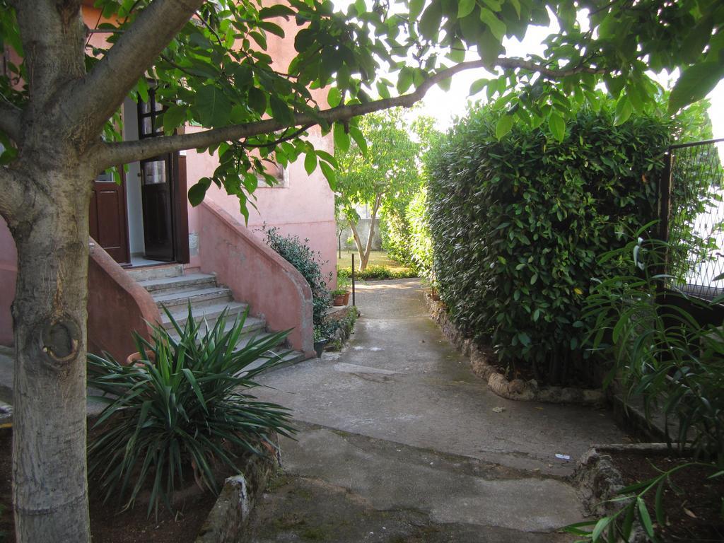 Guest House Ilona Pula Exterior foto