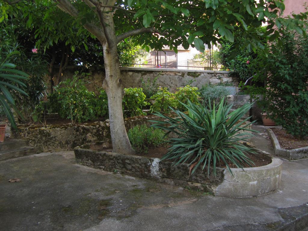 Guest House Ilona Pula Exterior foto